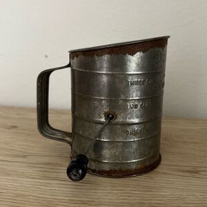 Bromwells 5 Cup Measuring Sifter Black Handle Flour Sifter‎ Made In USA Rusty